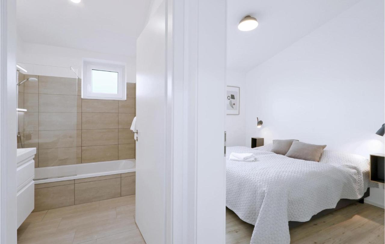 Lovely Home In Lembruch-Duemmer See With Sauna Bagian luar foto